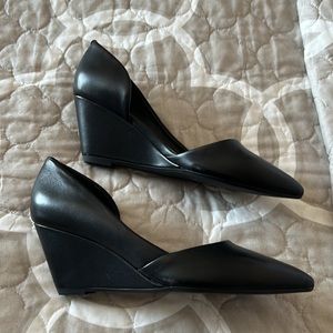 Never Worn! Kenneth Cole platform wedge shoes size 6.5-Black